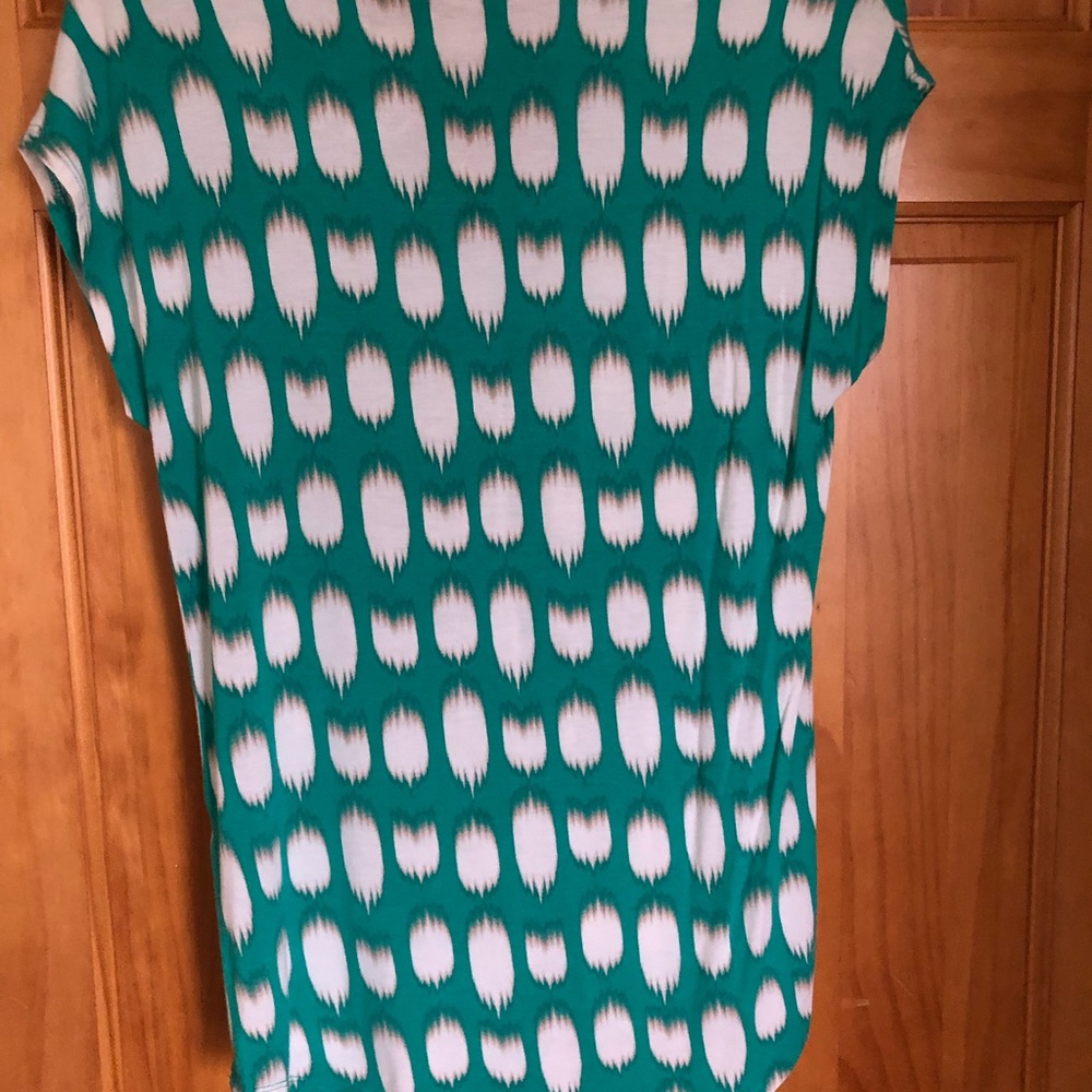 By Dana Buchman, Women’s top, v- neck - Picture 5 of 5